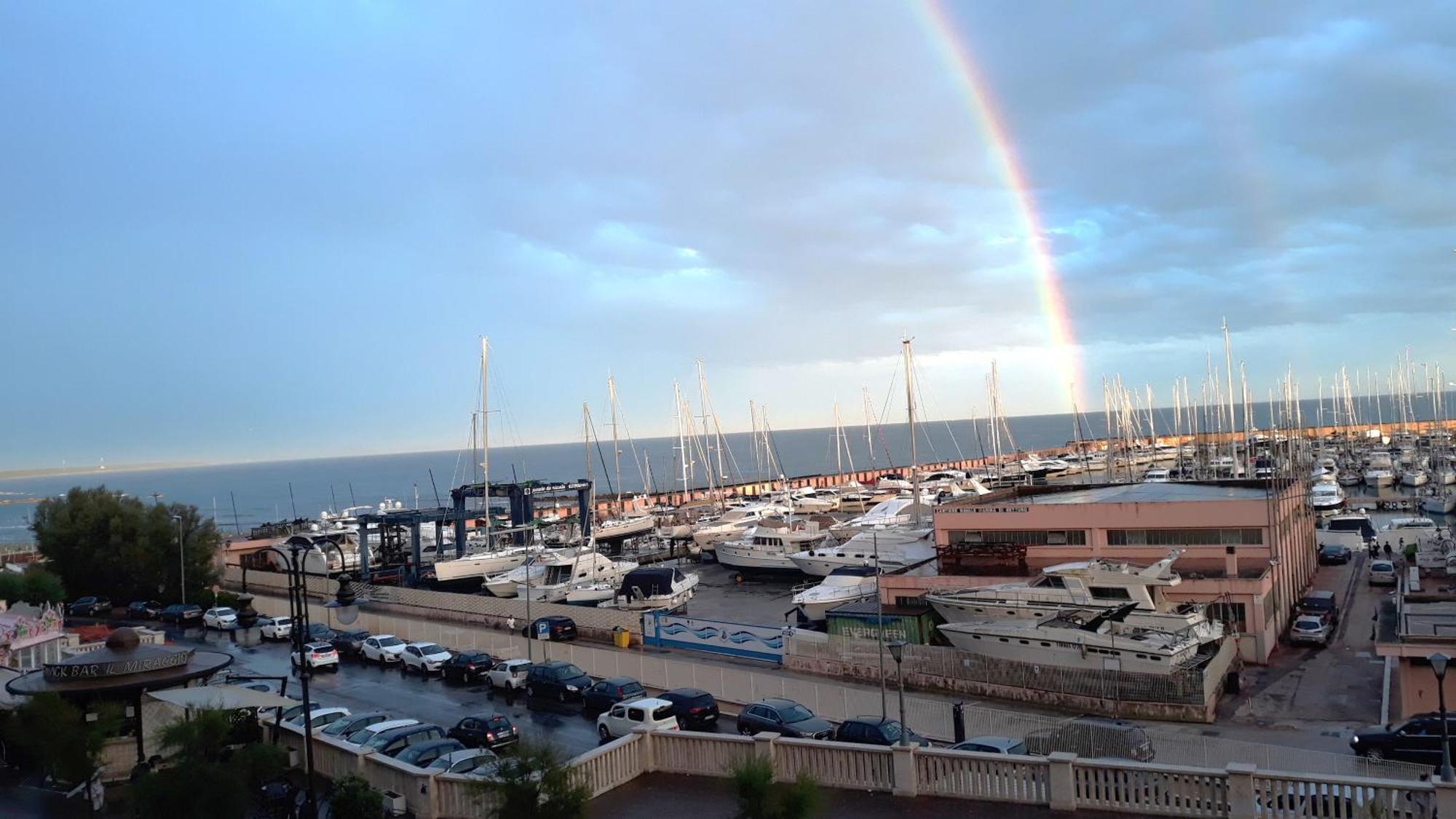Spazioso Appartamento Sul Lungomare Di Неттуно Экстерьер фото